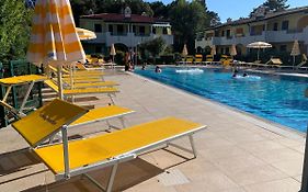 Jody Bibione, Poolside Apartment With Garden